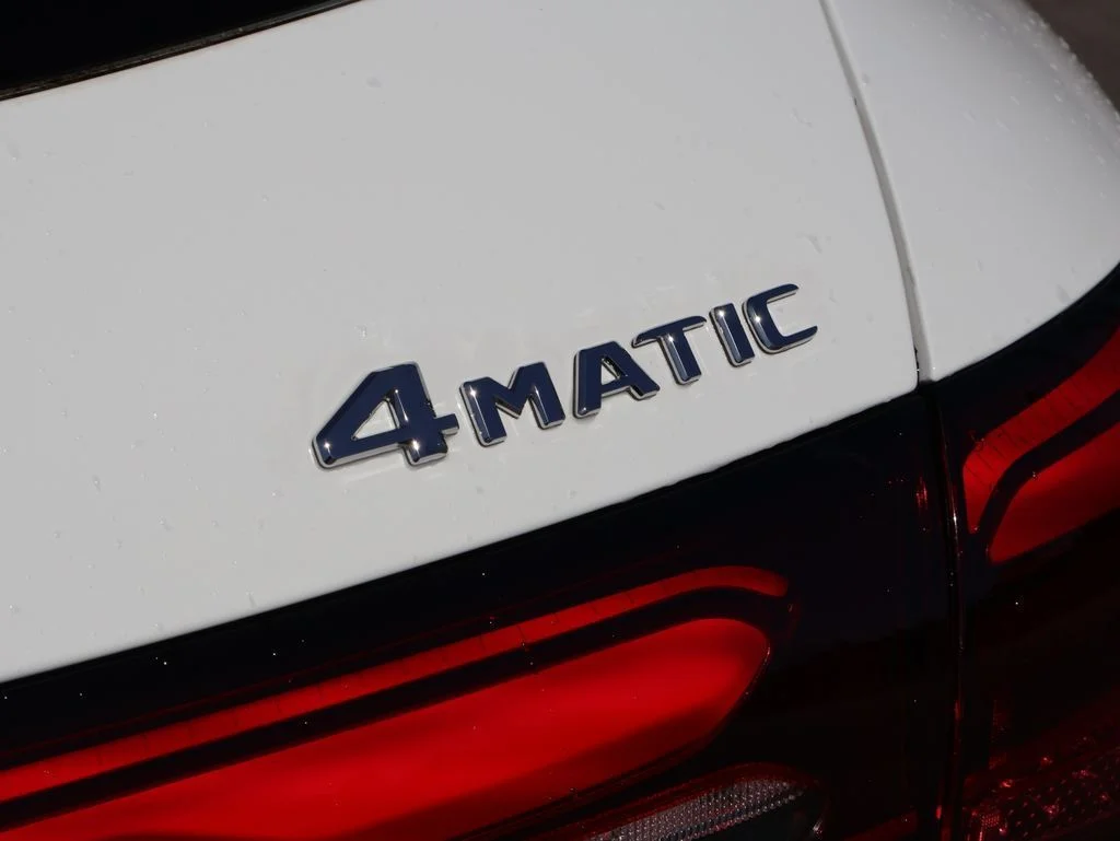 New 2026 Polar White Mercedes-Benz GLC 300 image 9