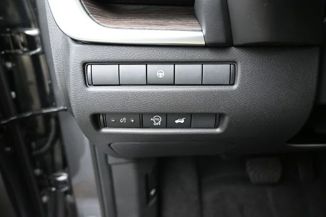 New 2026 Gray Nissan Platinum image 23