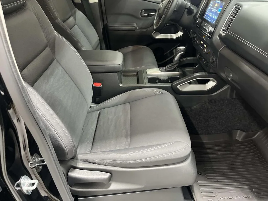 Used 2024 Super Black Nissan SV Crew Cab Hardbody Package image 30