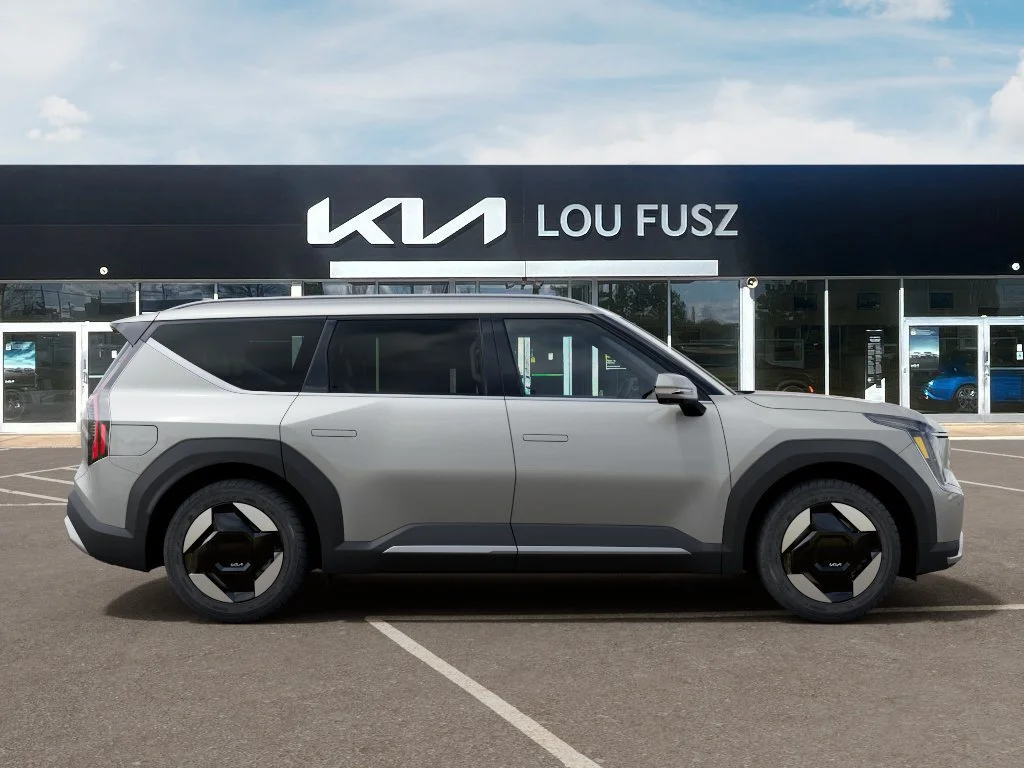 New 2026 Ivory Silver Kia Wind AWD image 7
