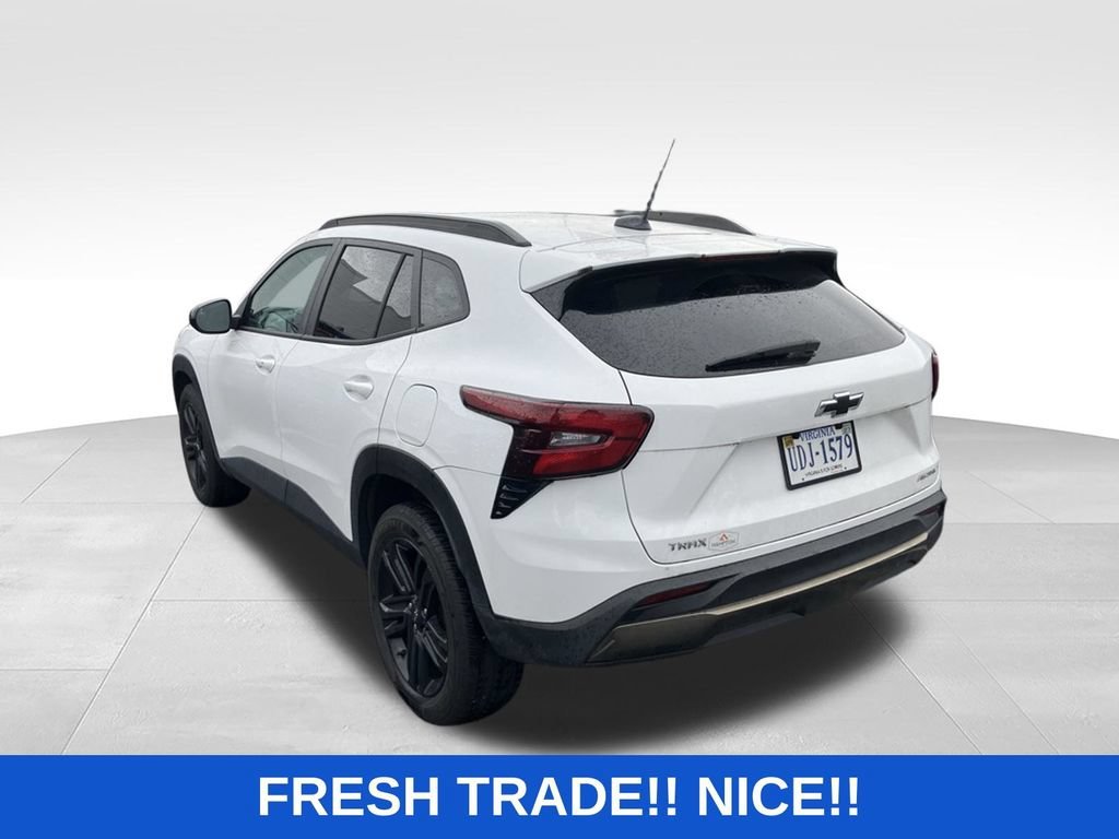 Used 2024 Summit White Chevrolet ACTIV image 3