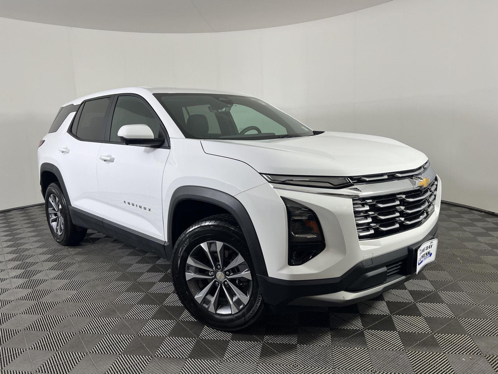 Used 2025 Summit White Chevrolet FWD LT image 1