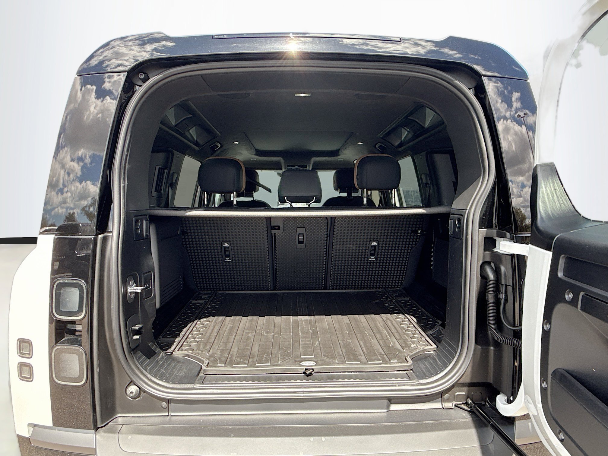 New 2026 Fuji White Land Rover V8 image 12