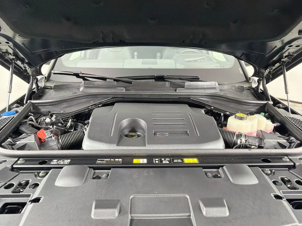 New 2027 Carpathian Grey Land Rover Dynamic SE image 32