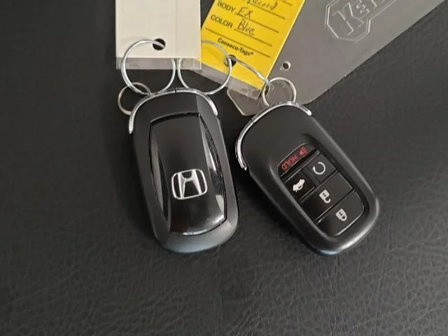 Used 2025 Gray Honda SE image 26