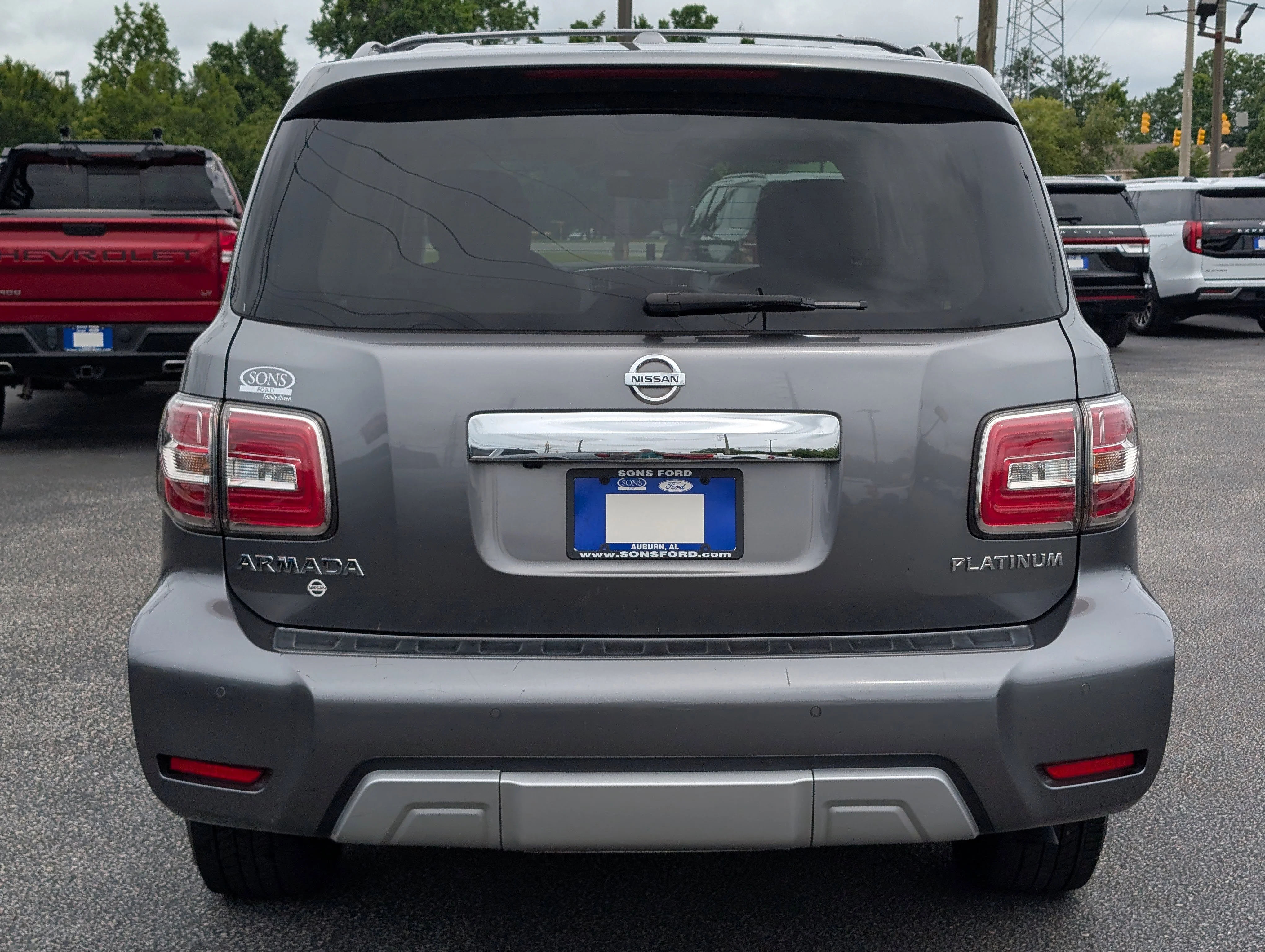 Used 2018 Gun Metallic Nissan Platinum image 10