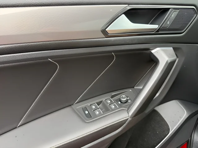2023 Volkswagen Tiguan SE - Photo 23