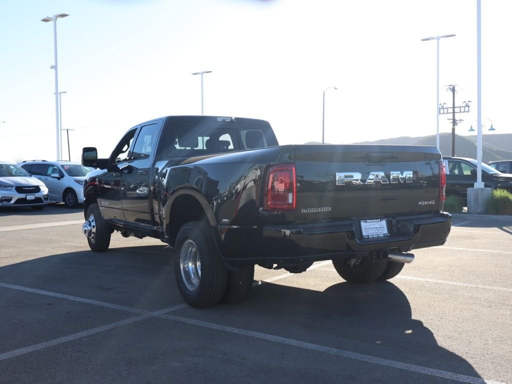 New 2026 Diamond Black Crystal Pearl-Coat Exterior Paint RAM Laramie image 5