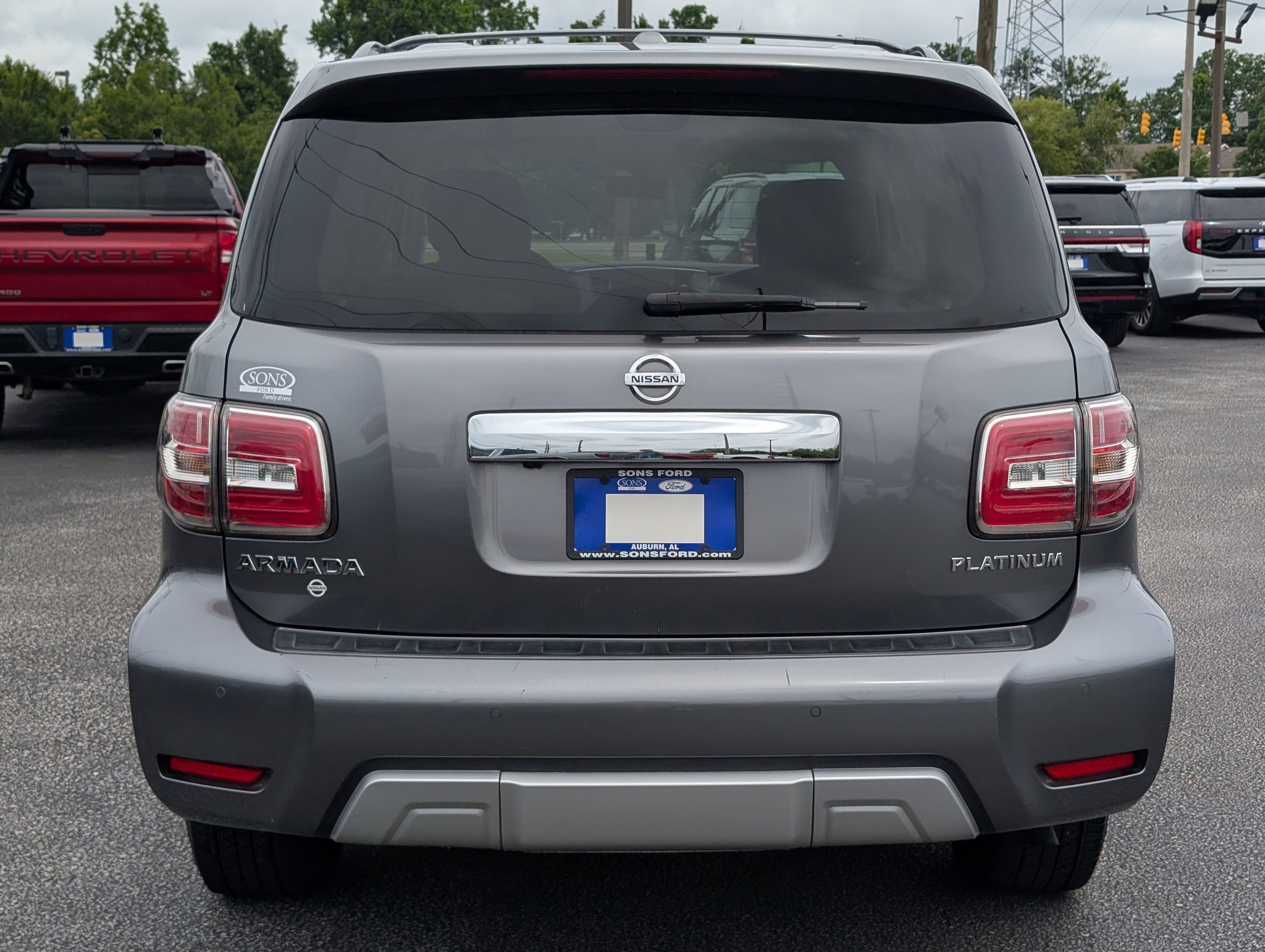 Used 2018 Gun Metallic Nissan Platinum image 10