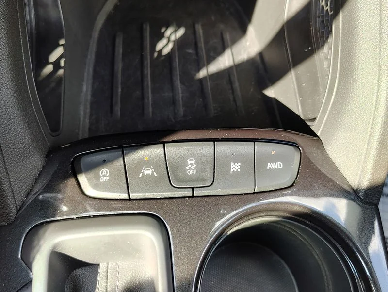 Used 2023 White Chevrolet LT image 32