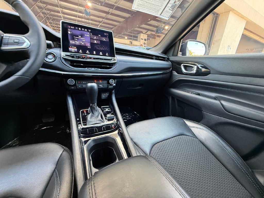 Used 2026 White Jeep Latitude image 15