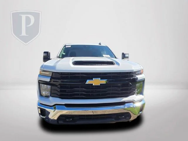 New 2026 Summit White Chevrolet WT image 12
