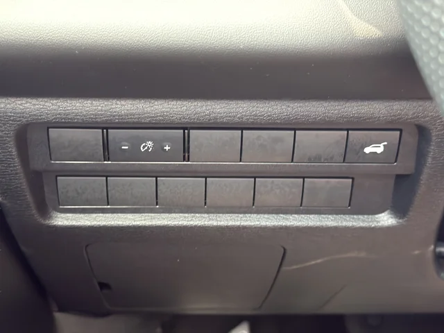 Used 2025 Silver Mitsubishi SEL image 31