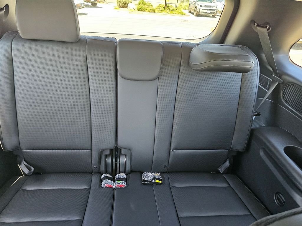 New 2026 Silver Hyundai SEL Premium image 17
