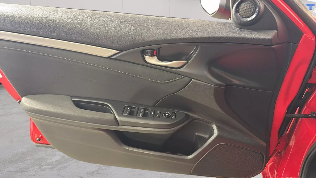 Used 2018  Honda EX image 26