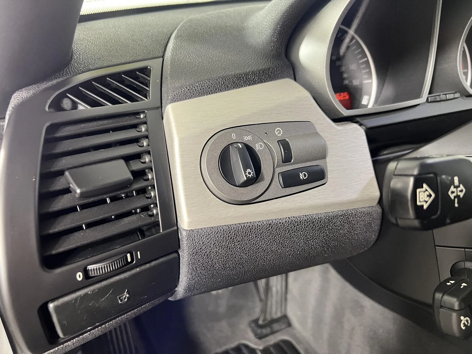 Used 2003 Gy BMW 3.0i image 9
