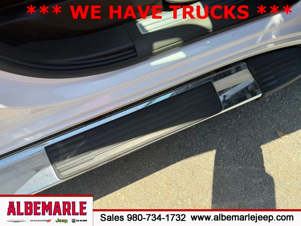 Used 2020 White GMC SLT image 30