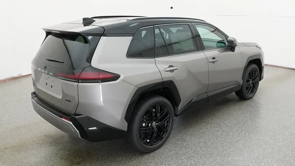 New 2026 Meteor Shower with Midnight Black Metallic roof Toyota XSE image 18