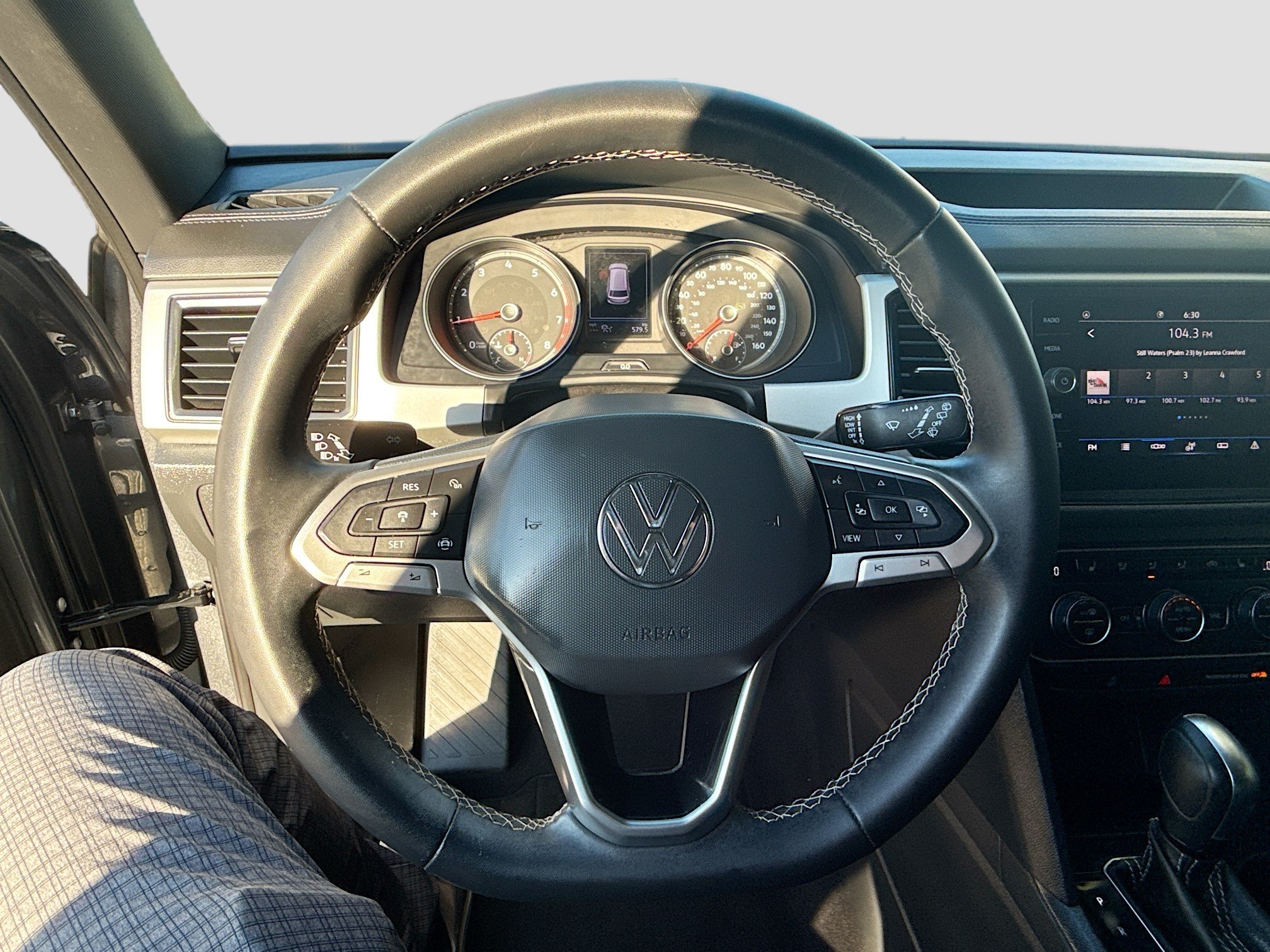 Used 2021 Platinum Gray Metallic Volkswagen 2.0T SE w/Technology image 11