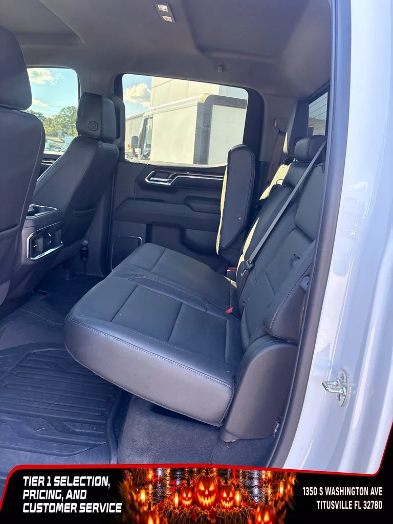 Used 2025 Summit White GMC Elevation image 10
