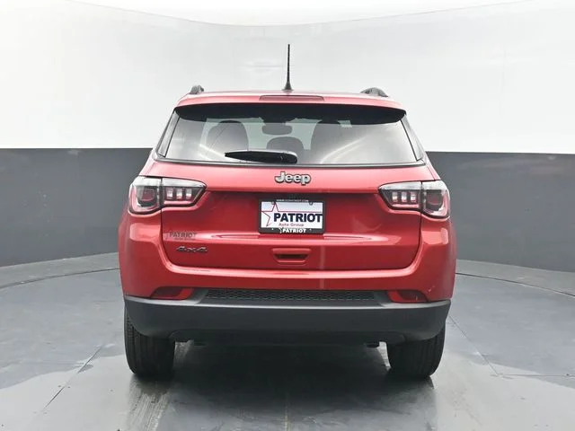 New 2026 Red Hot Pearl-Coat Exterior Paint Jeep Latitude image 12