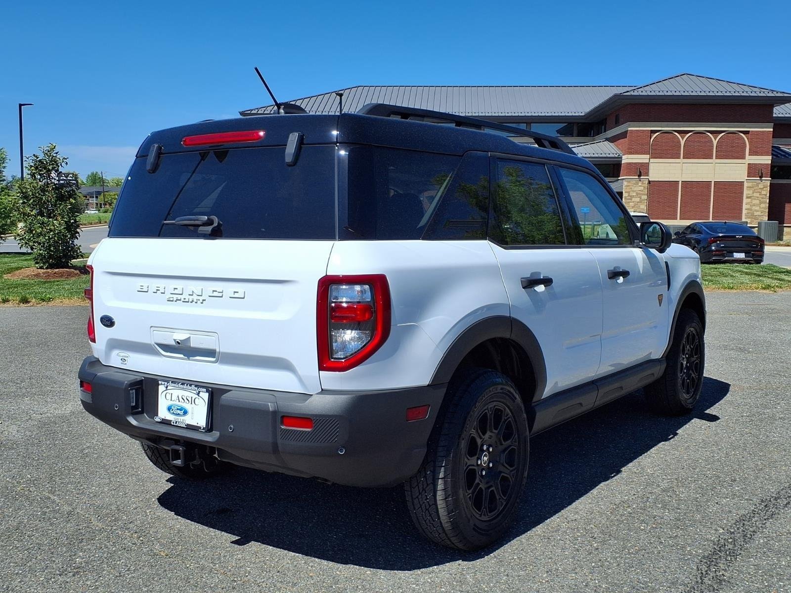 New 2025 Oxford White Ford Badlands image 2