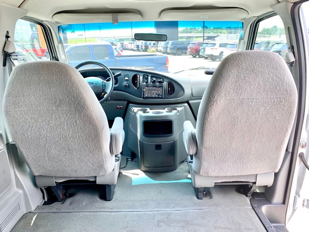 Used 2003 White Ford  image 28