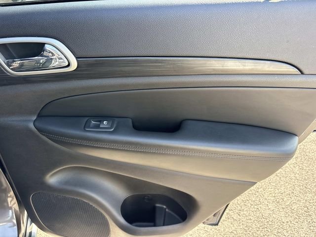 Certified Used 2019 Gray Jeep Altitude image 19