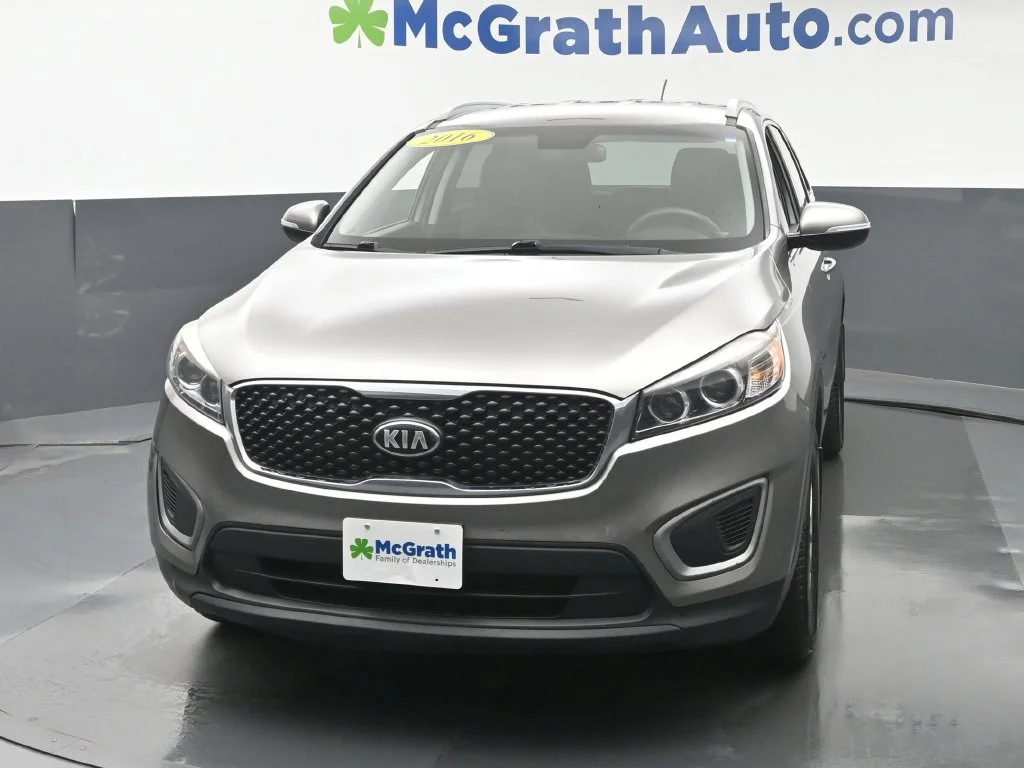 Used 2016 Silver Kia LX image 6