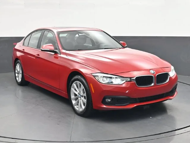 Used 2018 Red BMW 320i image 2
