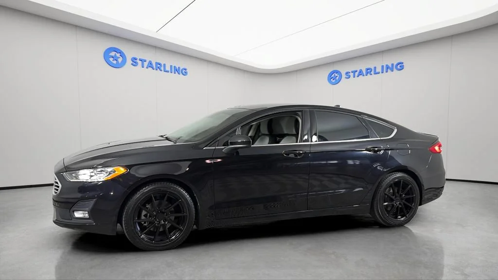 Used 2019  Ford SE image 2