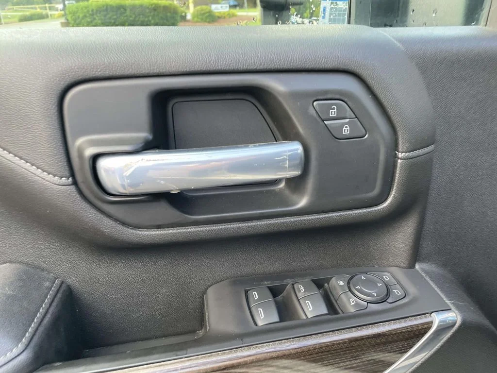 Used 2021 SILVER ICE METALLIC Chevrolet LT image 19