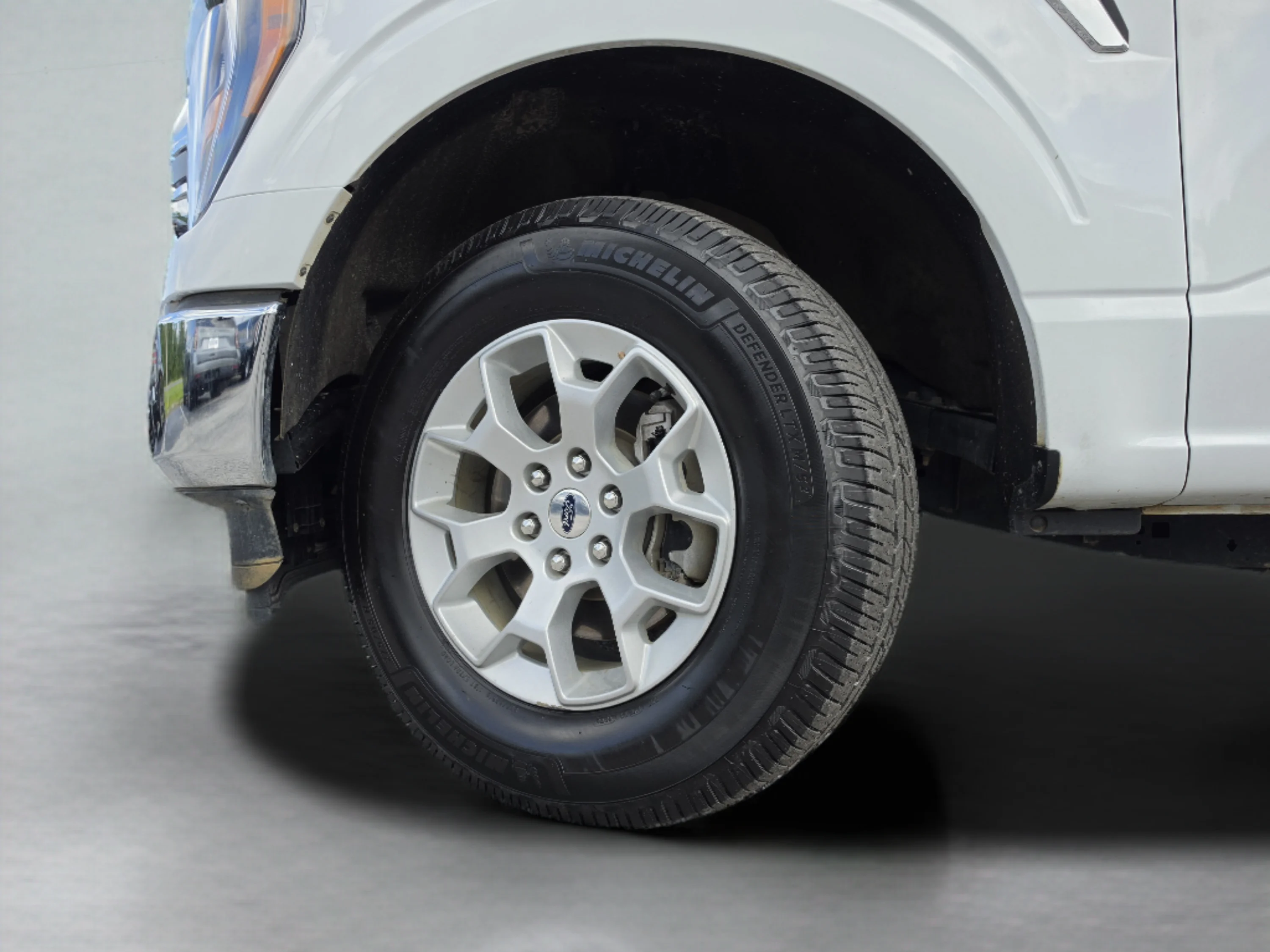 Used 2023 Oxford White Ford XLT image 38