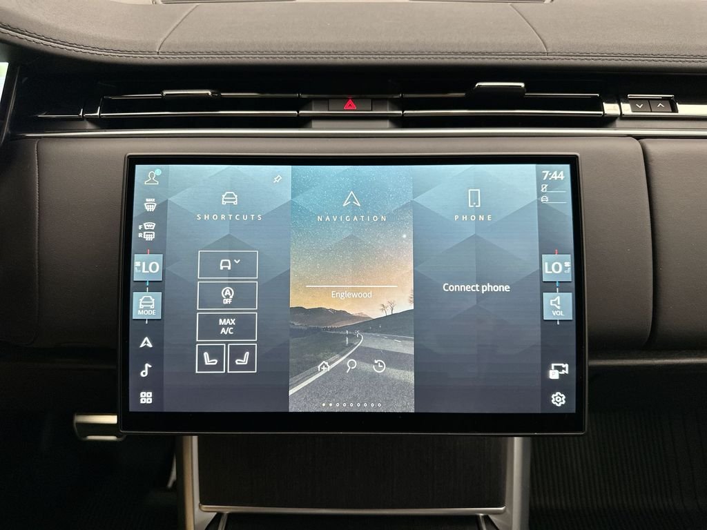New 2026 Fuji White Land Rover SE image 13