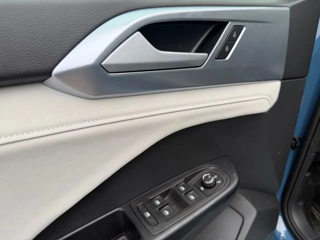 New 2026 Monterey Blue Pearl Volkswagen SE image 13