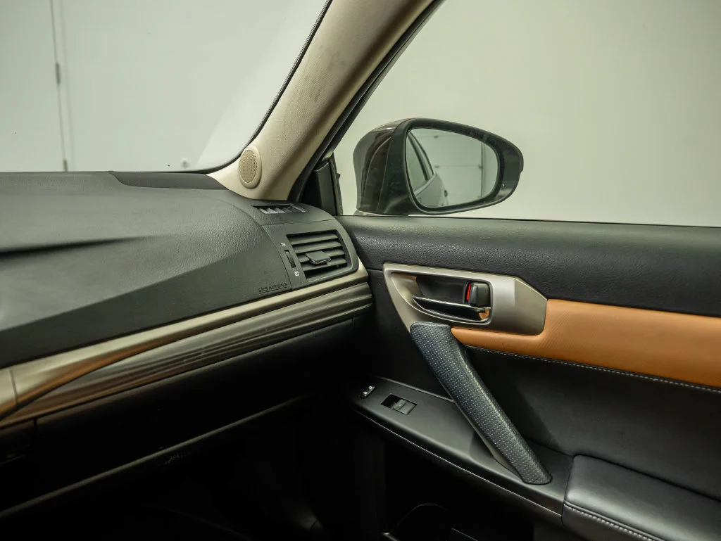 Used 2014 Pearl Lexus 200h image 38