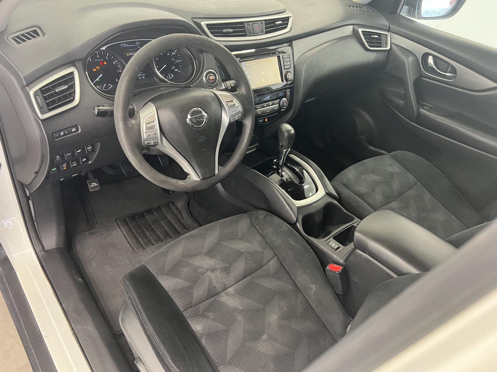 Used 2016 Pearl White Nissan SV image 13