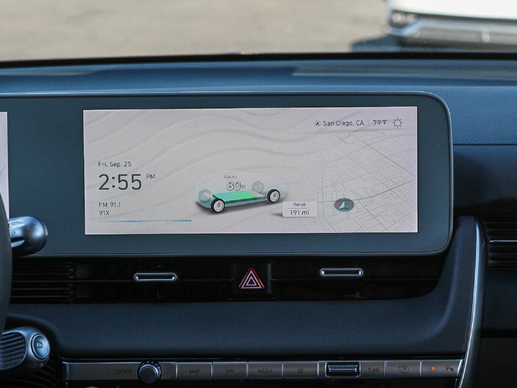 Used 2024 Green Hyundai SEL image 15