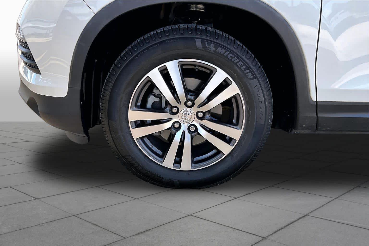 Certified Used 2016 White Diamond Pearl Honda EX image 11