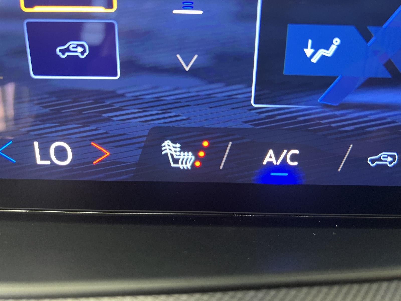Used 2025 Pearl Chevrolet RST image 19