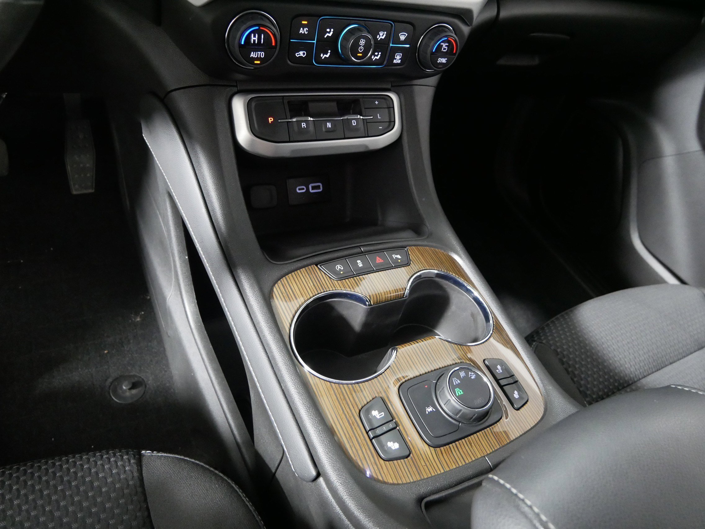 2023 GMC Acadia SLE - Photo 24