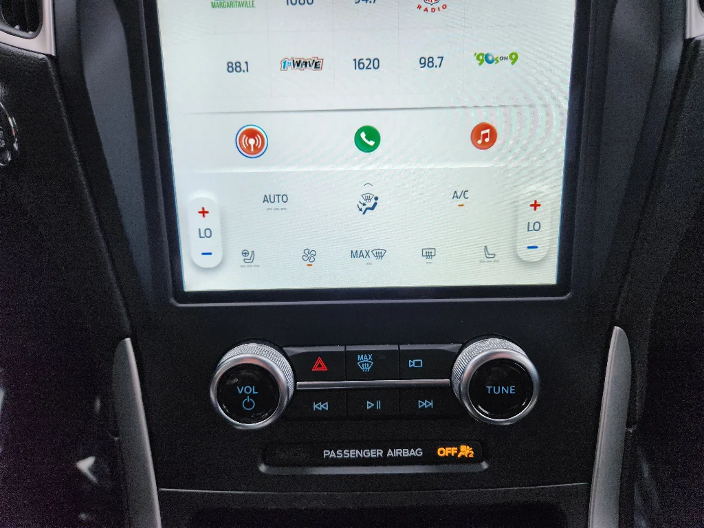Used 2024 Agate Black Metallic Ford SEL image 17