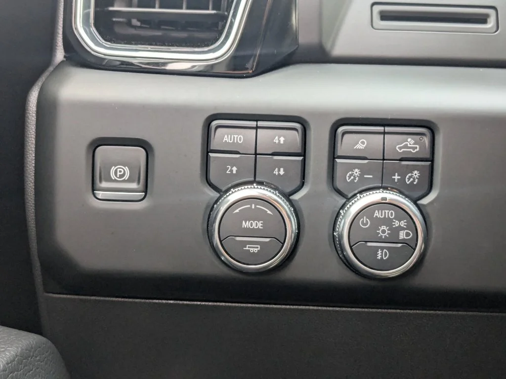 Used 2025 White Frost Tricoat GMC Denali image 22