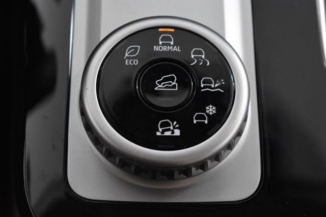 Used 2025  Mitsubishi SEL image 32