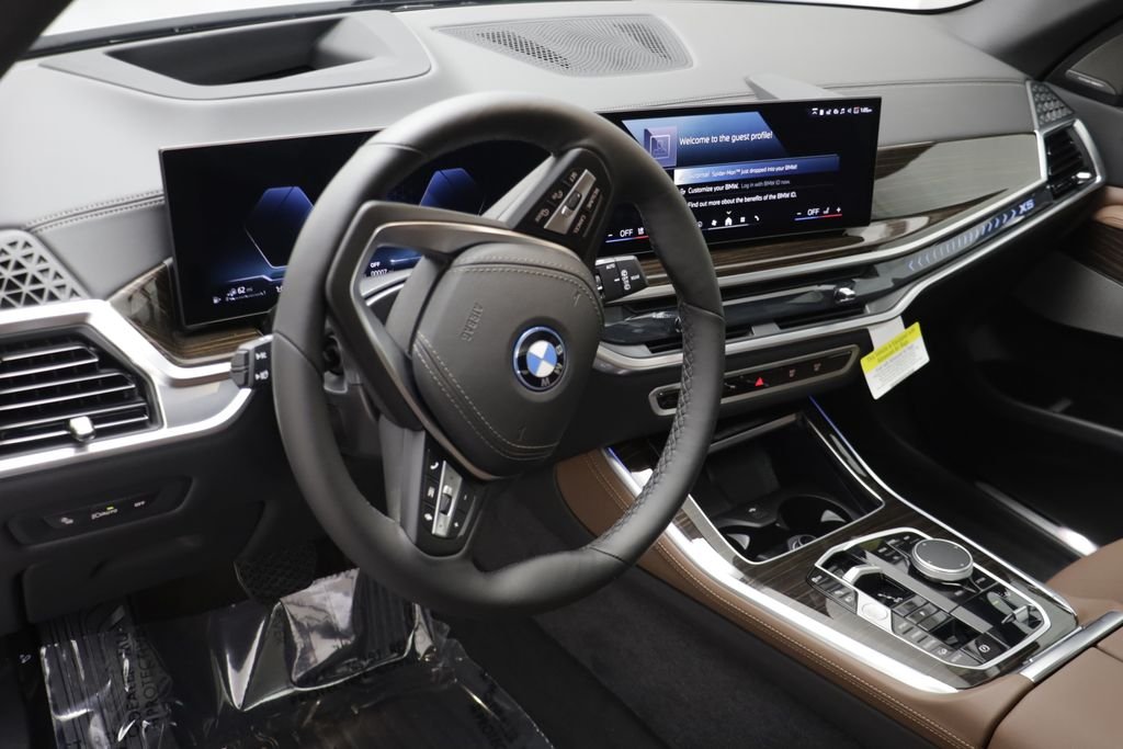New 2026 Skyscraper Grey Metallic BMW xDrive50e image 8