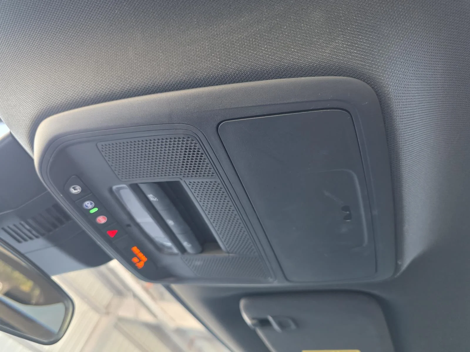 Used 2025 Pearl Chevrolet Z71 image 35