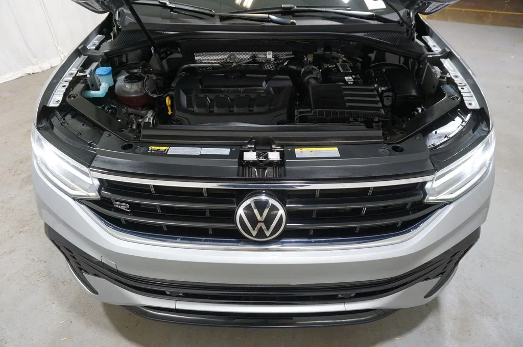 Certified Used 2022 Silver Volkswagen 2.0T SE R-Line Black image 27