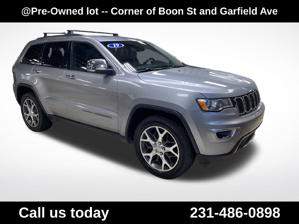 Used 2019 Silver Jeep Limited image 11