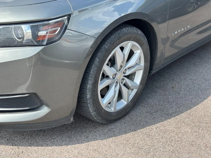 Used 2016 Heather Gray Metallic Chevrolet LT image 4