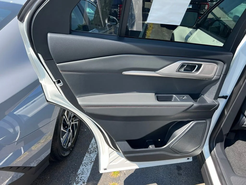 New 2026 Star White Metallic Tri-Coat Ford Active image 16